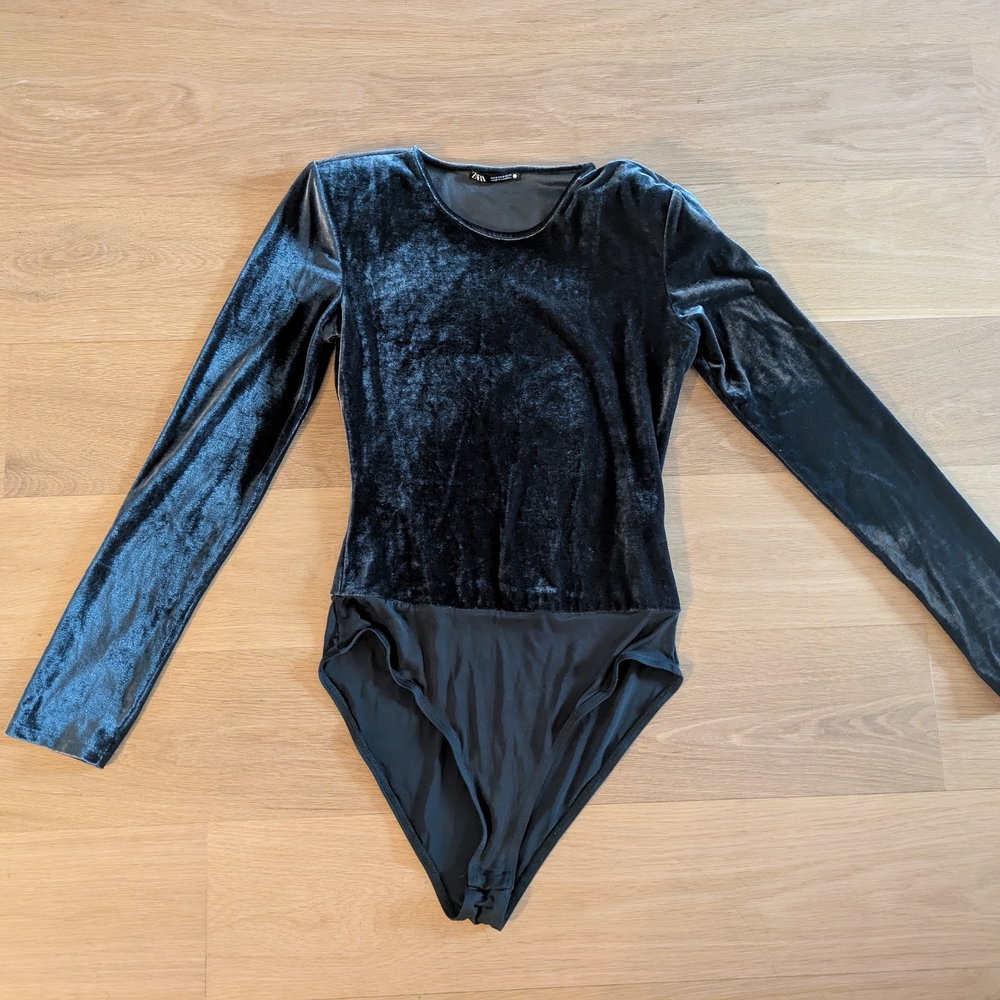 Blue Velvet Body With Shoulder Pads
